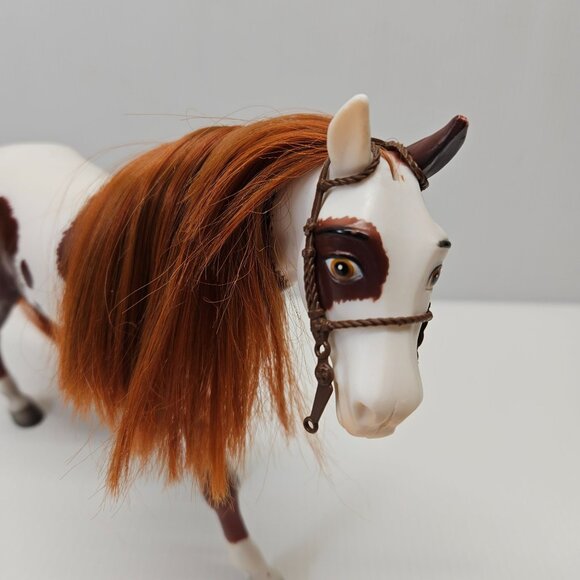 2017 Breyer Reeves Boomerang Brushable Pinto Horse From Spirit Riding Free - Picture 2 of 4